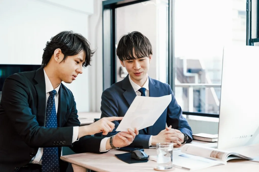 営業ロープレの基本！種類や効果的な進め方、実施のポイントも紹介 のアイキャッチ画像