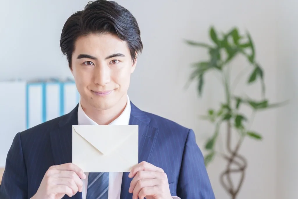 手紙で心をつかむ！営業活動における手紙のメリットと活用法 | SALES GO株式会社 のアイキャッチ画像