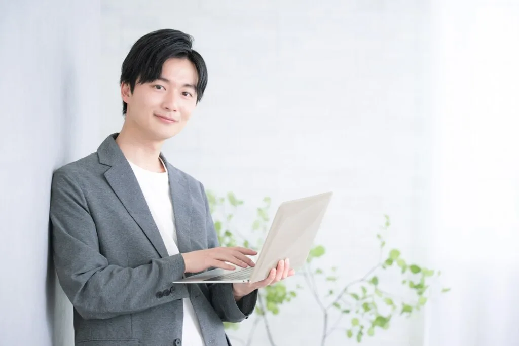 SFAで案件管理を     行うには     ？メリットや導入までの手順、ポイントを解説 | SALES GO株式会社 のアイキャッチ画像