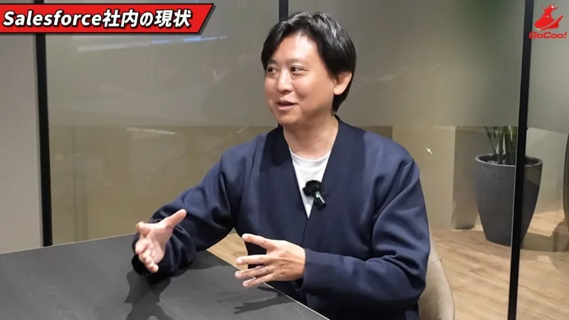 Salesforce社内の現状を語る、元Salesforce本部長の寺本氏の写真